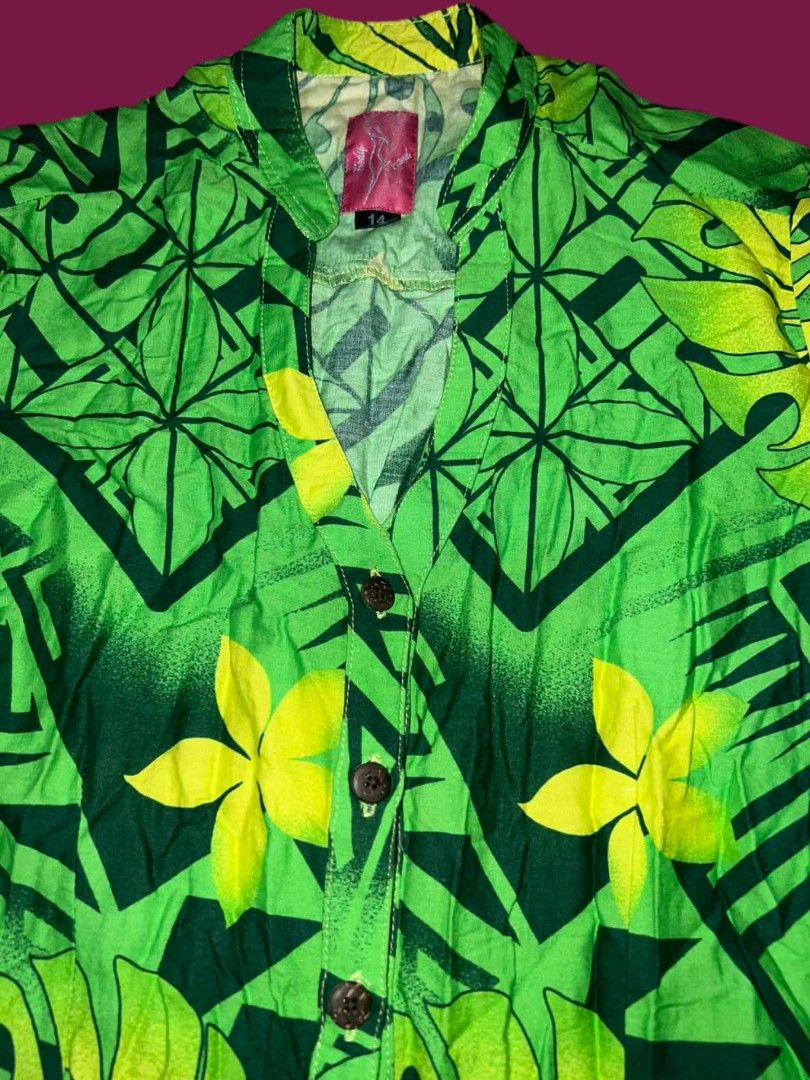 Green floral blouse (Category: Blouses) located in Rizal. Submitted by youngpenguin.ae303d (Listing ID 1463324647, Image 2). Description: .