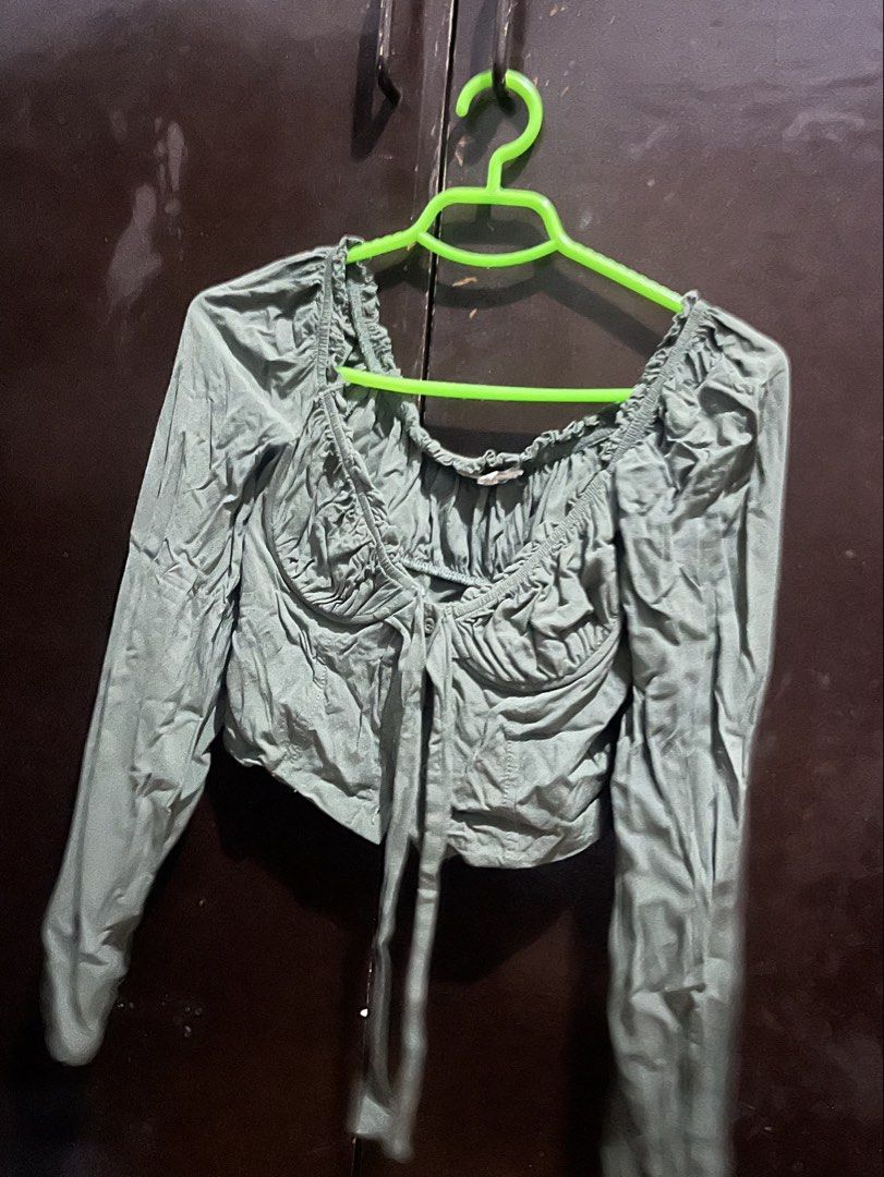 Green Ruched Tie Front Long Sleeve Top (Category: Longsleeves) located in Caloocan City. Submitted by allennaint18459 (Listing ID 1463247069, Image 3). Description: - Cute green top - Ruched detailing - Tie front - Long sleeves - Perfect for night out or casual day - Easy to style with skirts or pants.