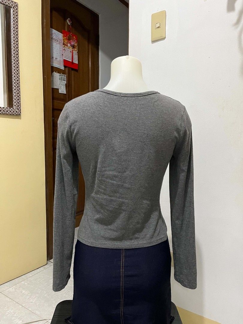 Grey Long Sleeve Button Up Top (Category: Longsleeves) located in Quezon City. Submitted by syayayay (Listing ID 1463153072, Image 2). Description: - Grey long sleeve top - Ribbed texture throughout - Button-up detail at neckline.
