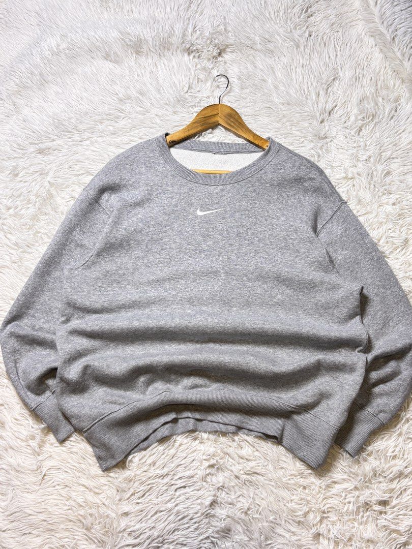 Grey Nike Crewneck Sweatshirt (Category: Coats, Jackets and Outerwear) located in Catbalogan. Submitted by christopszxc31 (Listing ID 1463279335, Image 1). Description: - Classic grey Nike sweatshirt - Simple swoosh logo on the chest - Crewneck style - 22x27 Large to XLarge - Ribbed cuffs and hem - Comfortable, everyday piece - Measurements shown in photos - Great for casual wear.