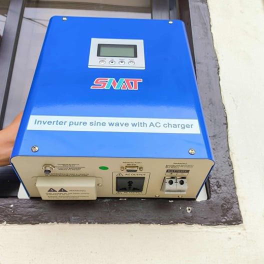 Grid Inverter (Category: Electrical, Adaptors & Sockets) located in Cebu City. Submitted by sofia_vibes (Listing ID 1463228450, Image 2). Description: SPECIFICATIONS: Brand: SNAT Model: Wall Mounted Off-Grid Inverter Rated Power: 1000W (1KW) Battery Voltage: 12V DC Battery Charge Current: 10A Input Voltage Range: 145–275VAC Input Frequency: 45–65Hz Output Waveform: Pure Sine Wave Transfer Time: Less than 10ms (Typical Load) Efficiency: >85% (80% 