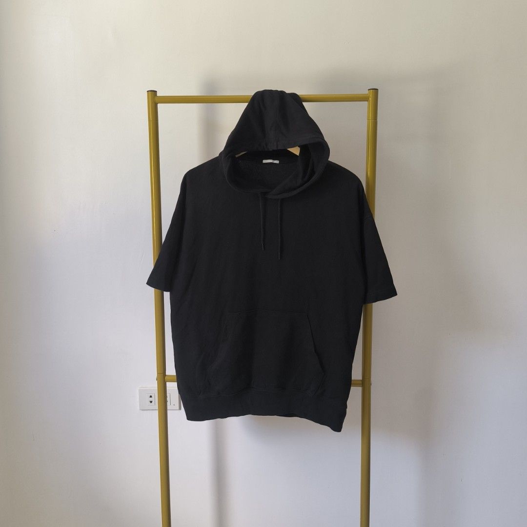 GU by uniqlo oversized pullover hoodie (Category: Hoodies) located in Guiguinto. Submitted by candlonlineshop (Listing ID 1463226250, Image 2). Description: ✨FIRST TO PAY BASIS✨ GU by UNIQL0 oversized pullover hoodie Size on tag: small Condition: 9.5/10 Width: 21.5" Length: 27" Flaw/s: none ₱350 + sf 📍Bulacan 🚚Sh0pee check out (SPX) | J&T express 📏 All measurements are taken using a tape measure while the clothes are hanging on a hanger. Pleas
