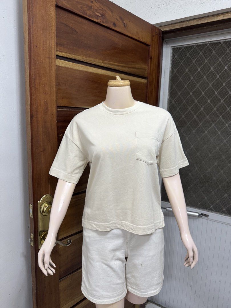 GU Cream Pocket T-shirt (Category: Shirts) located in Cavite. Submitted by yakultjeni85475 (Listing ID 1463325008, Image 3). Description: - Cream colored t-shirt - Features a chest pocket - Short sleeves and crew neck - Relaxed fit for ultimate comfort - Ideal for everyday casual wear - Easily pairs with jeans or shorts.