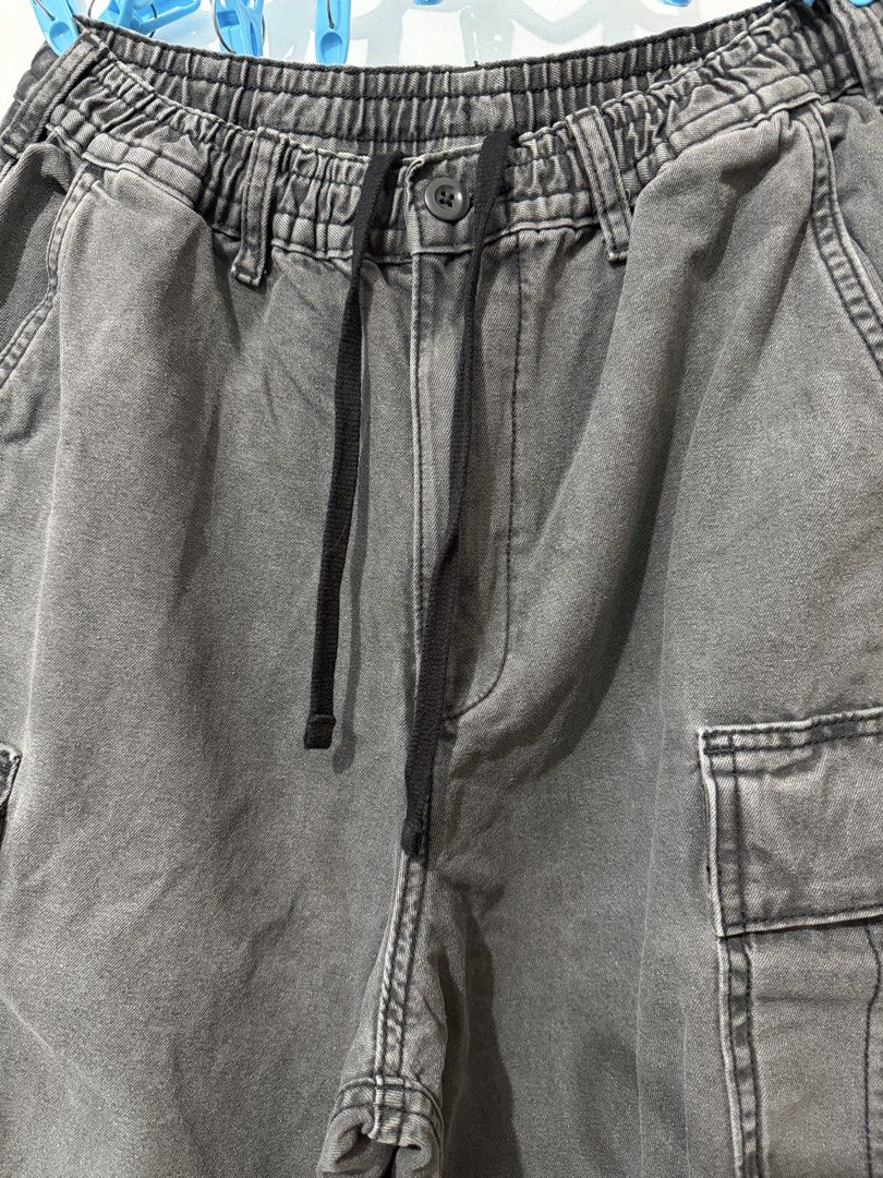 GU Men's Cargo Pants Grey Washed Drawstring Waist (Category: Other Bottoms) located in Cabanatuan. Submitted by fabouliz_fashion (Listing ID 1463163603, Image 3). Description: Product Details: • Brand: GU (Uniqlo's sister brand) •Tag Size: Small (S) •Waist: 28 - 34 inches (Garterized elastic with drawstring) •Length: 39 inches •Fit/Style: Loose / Wide-Leg Utility Cargo Pants •Color: Acid Washed Charcoal Grey / Vintage Black •Hem: Adjustable cinch