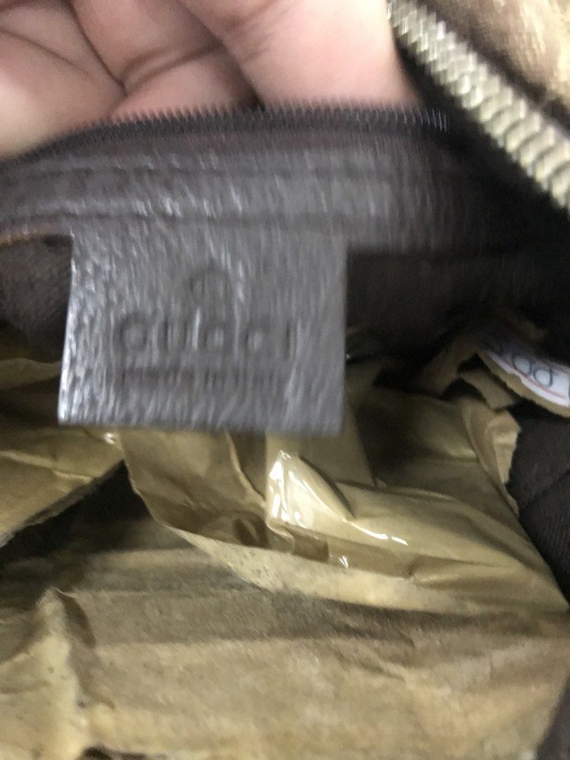 Gucci (Category: Shoulder Bags) located in Balete No 2. Submitted by troyesybang (Listing ID 1463175942, Image 3). Description: May rub nutnot sha coded lumpo zip X sensi Lp Sf to j&t .