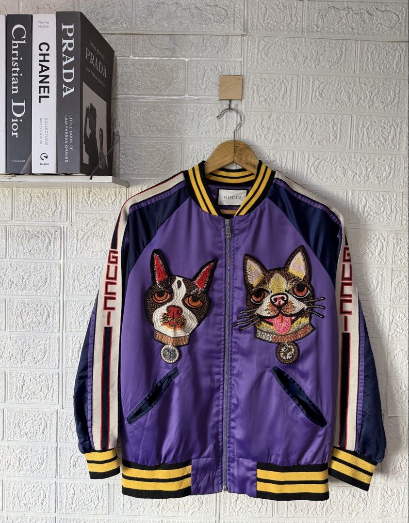 GUCCI BOSCO & ORSO SATIN BOMBER JACKET (Category: Luxury Apparel) located in Baguio. Submitted by kds_stuffs (Listing ID 1463156356, Image 1). Description: Mine: 750 📍GUCC1 bosco & orso satin bomber jacket 😍 Gucc1 puller ✨ Size: M-L Dimension: 25.5L x 20.5W Color rate: 9/10 Issue: ❌ Excellent condition Need wash Gandara neto 💗.