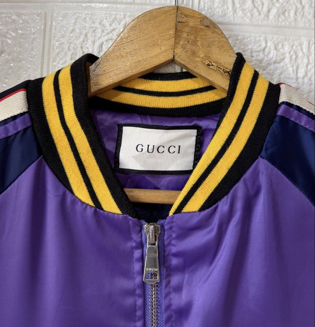 GUCCI BOSCO & ORSO SATIN BOMBER JACKET (Category: Luxury Apparel) located in Baguio. Submitted by kds_stuffs (Listing ID 1463156356, Image 3). Description: Mine: 750 📍GUCC1 bosco & orso satin bomber jacket 😍 Gucc1 puller ✨ Size: M-L Dimension: 25.5L x 20.5W Color rate: 9/10 Issue: ❌ Excellent condition Need wash Gandara neto 💗.
