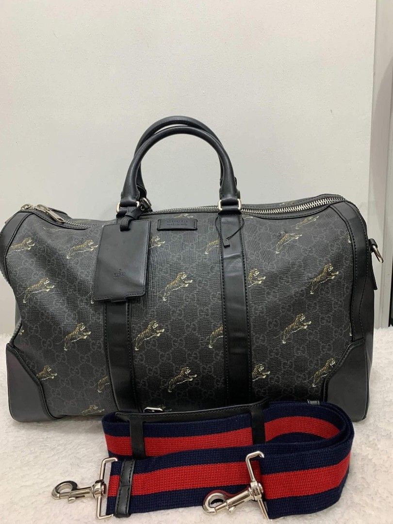 Gucci Boston 45 (Category: Luxury Bags & Wallets) located in Iloilo. Submitted by jananapad (Listing ID 1463136183, Image 1). Description: Gucci Bandou 45cm With padlock and keys Rank ab Guaranteed original #10.