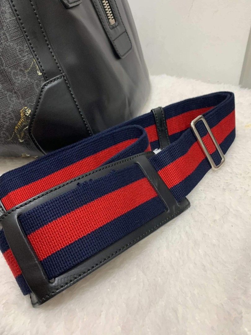Gucci Boston 45 (Category: Luxury Bags & Wallets) located in Iloilo. Submitted by jananapad (Listing ID 1463136183, Image 2). Description: Gucci Bandou 45cm With padlock and keys Rank ab Guaranteed original #10.