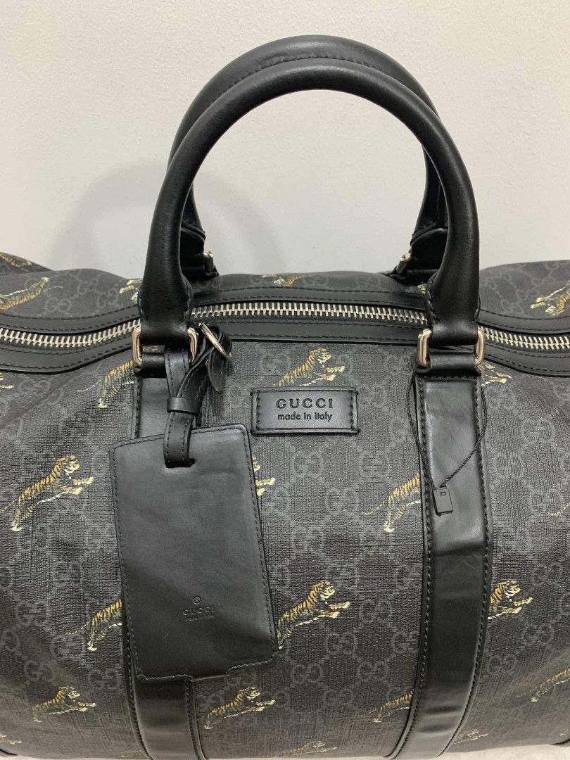 Gucci Boston 45 (Category: Luxury Bags & Wallets) located in Iloilo. Submitted by jananapad (Listing ID 1463136183, Image 3). Description: Gucci Bandou 45cm With padlock and keys Rank ab Guaranteed original #10.