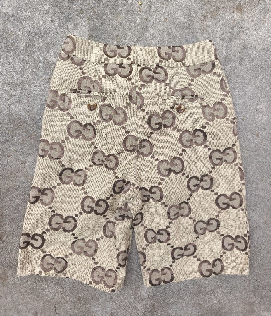 Gucci GG short (Category: Shorts) located in Santa Cruz. Submitted by lesterpogs30 (Listing ID 1463176210, Image 2). Description: off Gucci GG shorts Asnew condition 12x19 dimes no issue.