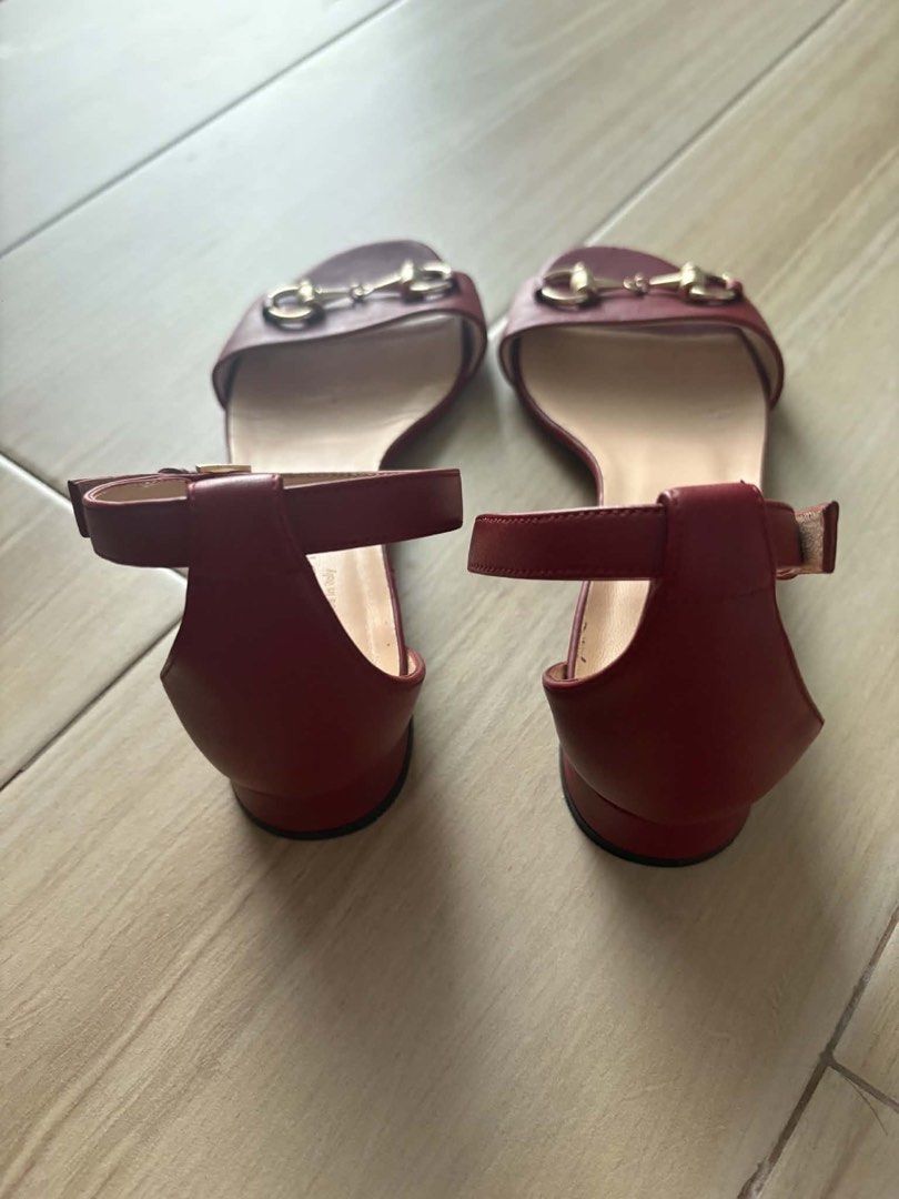 Gucci Horsebit Sandals (Category: Sneakers & Footwear) located in Quezon City. Submitted by cel1111 (Listing ID 1463260771, Image 3). Description: Gucci Horsebit Sandals Size 35 With box Slightly used ₱13,500.