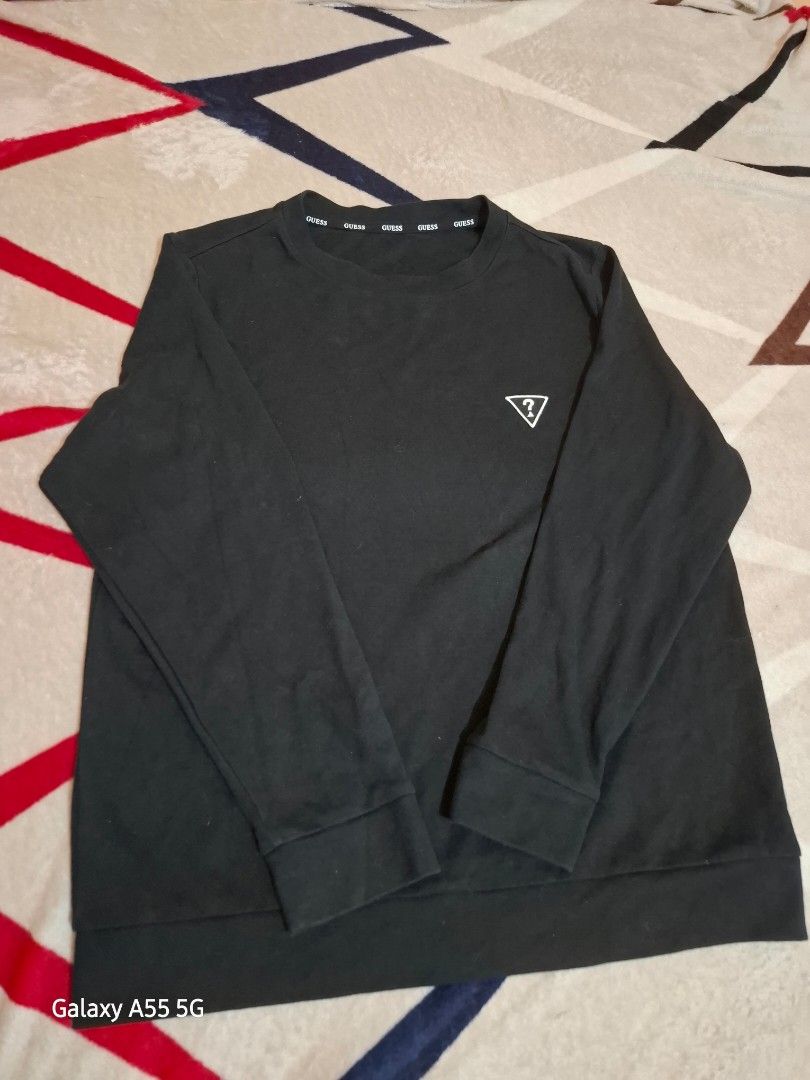 GUESS SWEATSHIRT (Category: Hoodies) located in Antipolo. Submitted by goldentiger-ac44 (Listing ID 1463267938, Image 1). Description: Guess sweatshirt Size small ro medium good condition price 375.