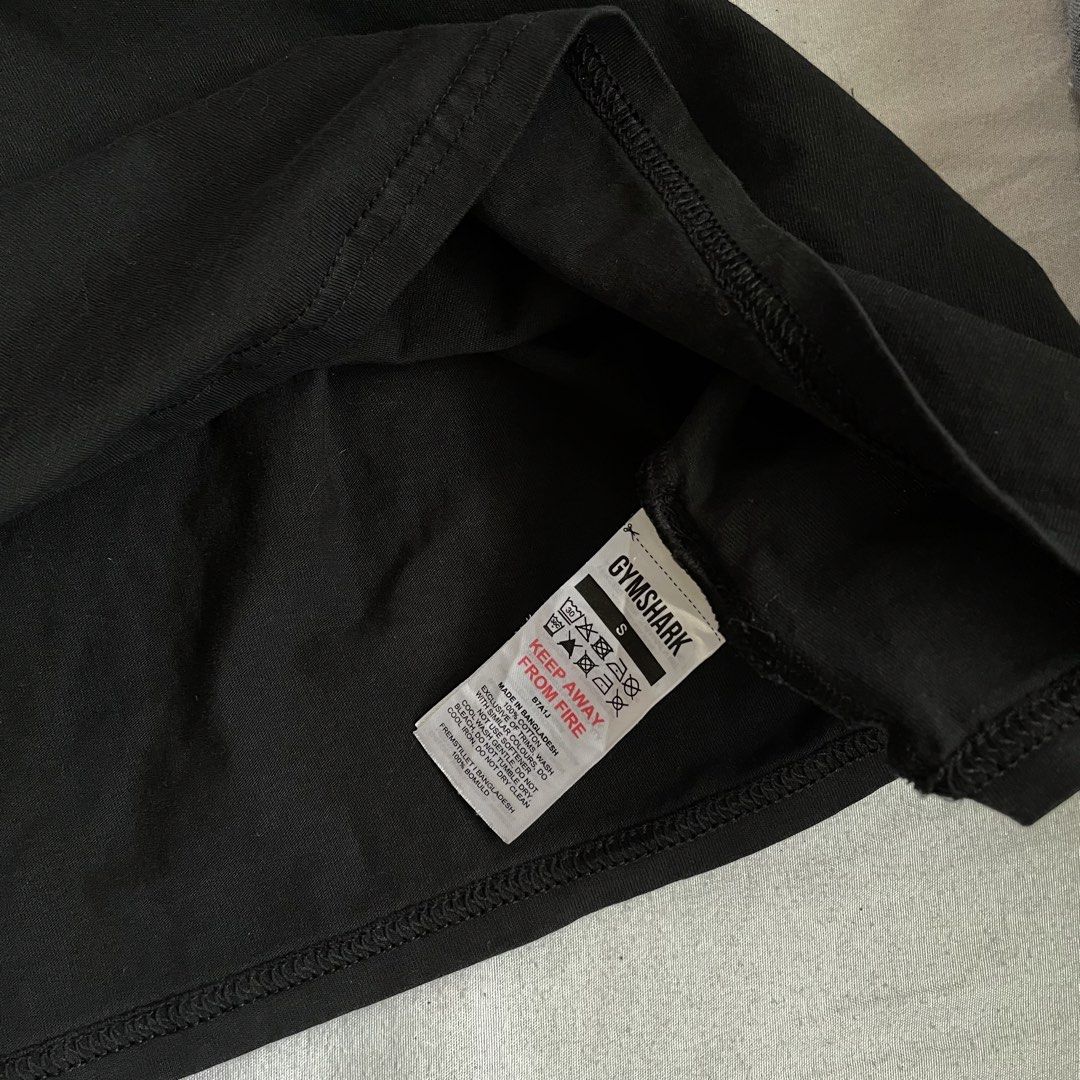 Gymshark training tank top (Category: Activewear) located in Santa Rosa. Submitted by jamrose (Listing ID 1463286009, Image 3). Description: - Gymshark cropped tank top - Color: Black - Style: Racerback S-m.
