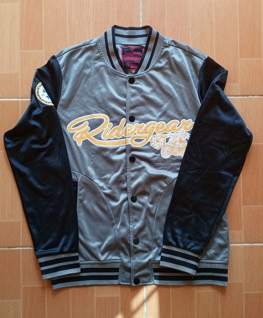 Hammerhead Racer Jacket (Category: Coats, Jackets and Outerwear) located in Legazpi City. Submitted by gaz1009 (Listing ID 1463175684, Image 1). Description: like new condition ‎W : 20 ‎L : 27 ‎Sleeve length : 25 used once, bought for 599 in mall rfs : not my style anymore. issue : there's a parang scratch, but di naman nakikita always manage ur expectations. dm for more photos. gcash mop. nego pa (:.