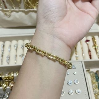 (Category: ) located in . Submitted by curatedbykhy (Listing ID 1460653676, Image 1). Description: .