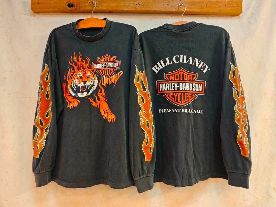 Harley Davidson Longleeve (Category: Coats, Jackets and Outerwear) located in Manila. Submitted by trademarksallstyleshoppe (Listing ID 1463267269, Image 1). Description: Thailand Bootleg L / XL No side seam Single stitch.