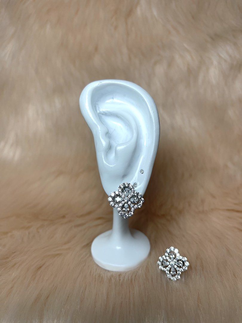 Harry winston diamond loop full motif earrings (Category: Earrings) located in Paranaque City. Submitted by xxrng (Listing ID 1463245695, Image 1). Description: Harry Winston Diamond Loop Full Motif Earrings 1,700 18k gold plated Stainless steel Zirconia stones.
