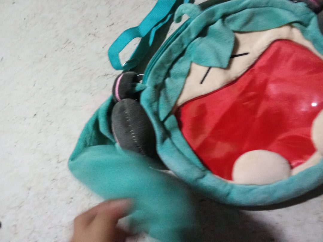 Hatsune Miku sling bag (Category: Purses & Pouches) located in Meycauayan. Submitted by midori61 (Listing ID 1463207792, Image 3). Description: no flaws sf c/o buyer.