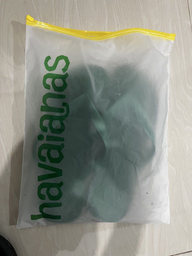 Havaianas Slippers (Category: Slippers & Slides) located in Reina Mercedes. Submitted by beyondthebagsph (Listing ID 1463139197, Image 3). Description: Original Size 42-43 | 10US Used twice only No issue with pouch .