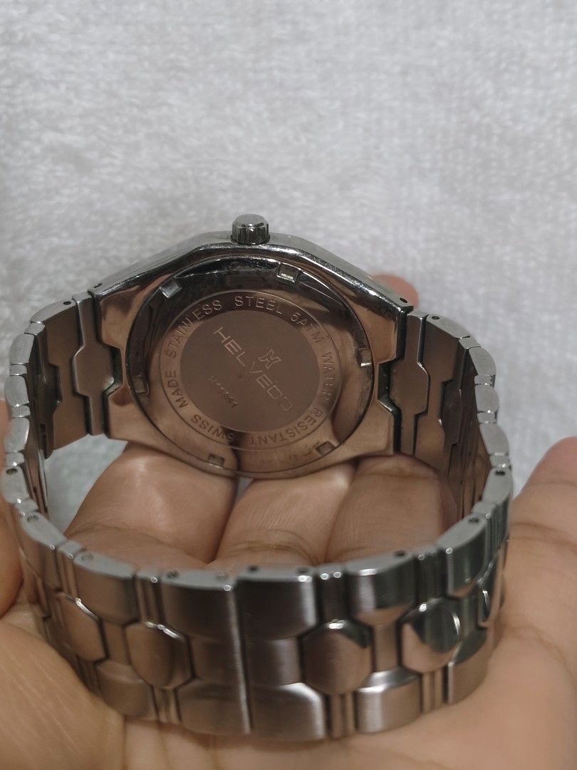 Helveco stainless watch (Category: Men's Watches) located in Baguio. Submitted by hirayadg32419 (Listing ID 1463172252, Image 3). Description: Legit Helveco stainless men's watch with light scratches need battery replacement watch only no more box and receipt.