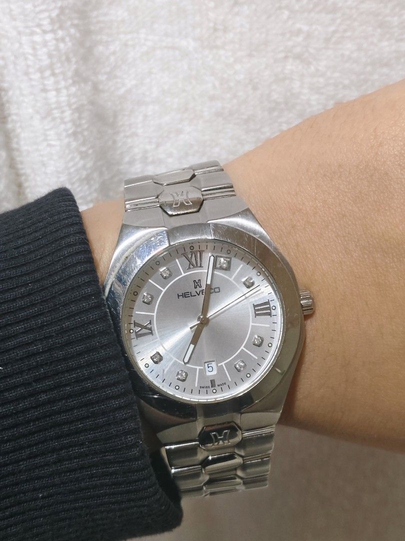 Helveco stainless watch (Category: Men's Watches) located in Baguio. Submitted by hirayadg32419 (Listing ID 1463172252, Image 2). Description: Legit Helveco stainless men's watch with light scratches need battery replacement watch only no more box and receipt.