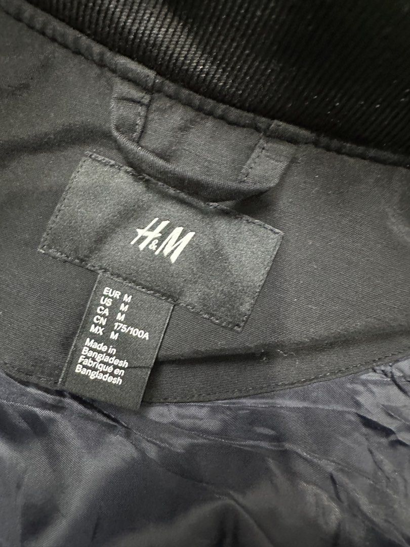 H&M (Category: Coats, Jackets and Outerwear) located in San Fernando. Submitted by jazzclosetest2018 (Listing ID 1463197074, Image 3). Description: My Location: San Fernando, Pampanga📍 Payment 1st Transaction! H&M Men's Black Bomber Jacket Size: Medium L27* W22" Excellent Condition Legit/Authentic P 999.00 + SF.