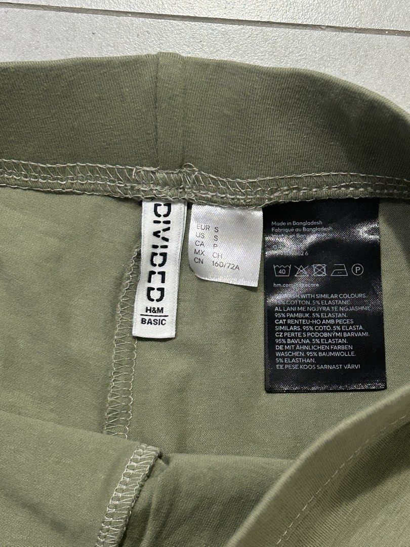 H&M Basic Green Cotton Biker Shorts - Size S (Category: Activewear) located in Manila. Submitted by humabn (Listing ID 1463279471, Image 3). Description: - Worn only once - Comfortable cotton shorts - Elastic waistband for a relaxed fit - Please check photos for detailed condition.