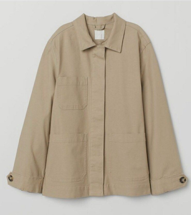 H&M Beige Cotton Twill Jacket (Category: Longsleeves) located in Manila. Submitted by hannaming (Listing ID 1463262886, Image 1). Description: Condition: The item doesn’t have flaws or imperfections. Size: 10 ( Fits S-M Lining Material: Cotton Fabric Type: Twill Colour: Beige Brand: H&M Size Type: Regular Style: Basic Jacket Theme: Army, 80s, 90s, worker, workman Features: Oversized, Pockets Season: Autumn, Spring, Summer .