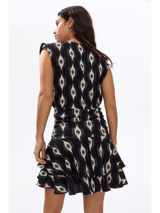H&M Black Dress (Category: Dresses) located in Makati City. Submitted by affordabuyph (Listing ID 1463286961, Image 2). Description: .