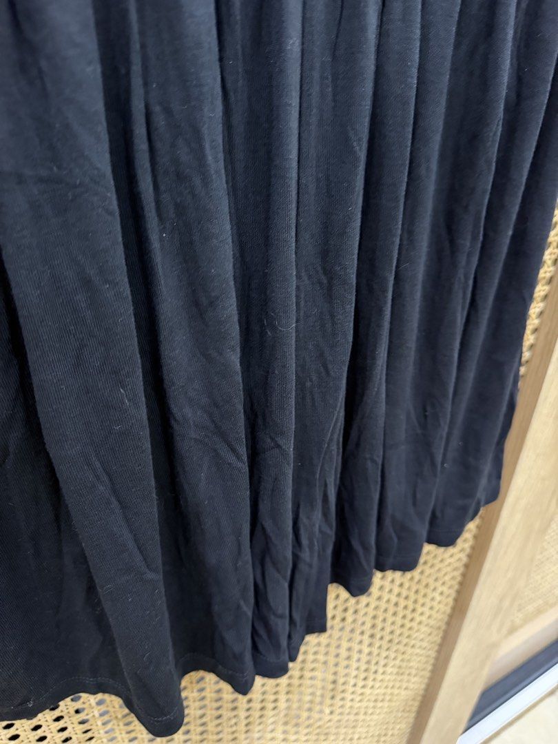 H&M Black Rompers (Category: Dresses) located in Pasig City. Submitted by jgbeautique (Listing ID 1463270506, Image 2). Description: RFS: too many similar rompers for me already.