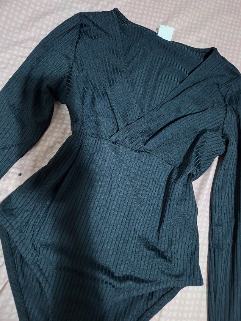 H&M Bodysuit (Category: Longsleeves) located in Rizal. Submitted by its_meygan (Listing ID 1463324149, Image 2). Description: .