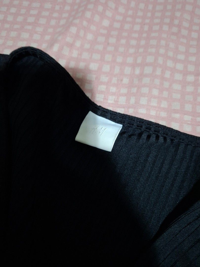 H&M Bodysuit (Category: Longsleeves) located in Rizal. Submitted by its_meygan (Listing ID 1463324149, Image 3). Description: .