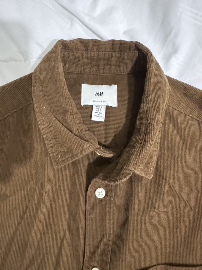 H&M Brown Shirt (Category: Tshirts & Polo Shirts ) located in Manila. Submitted by eronmalone (Listing ID 1463271247, Image 3). Description: Condi: 8.5-9/10 imo Rfs: doesn't fit me Length: 71cm Sleeve: 61.5cm Shoulder: 39cm Chest: 47cm .