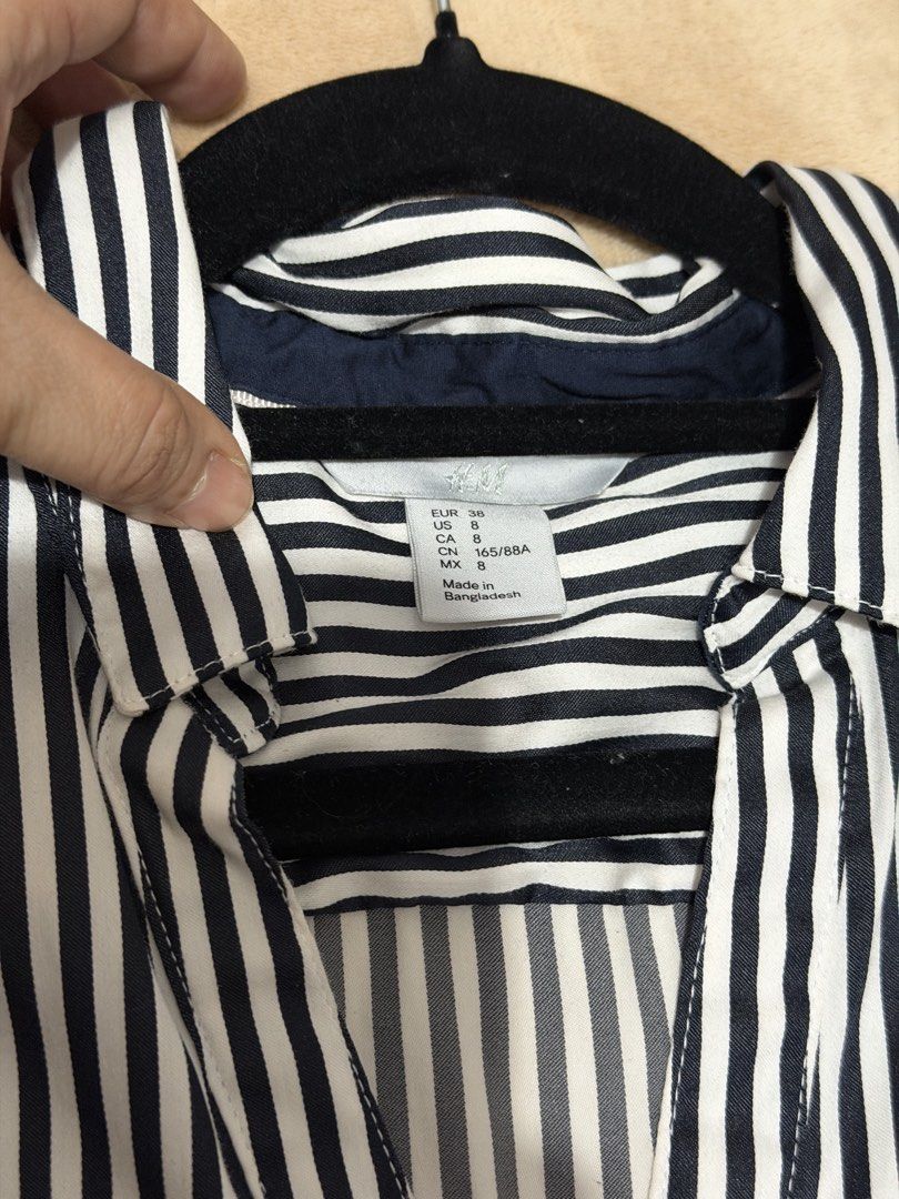 H&M Buttondown size Small (Category: Blouses) located in Cebu City. Submitted by sultrychicmary (Listing ID 1463309906, Image 2). Description: .