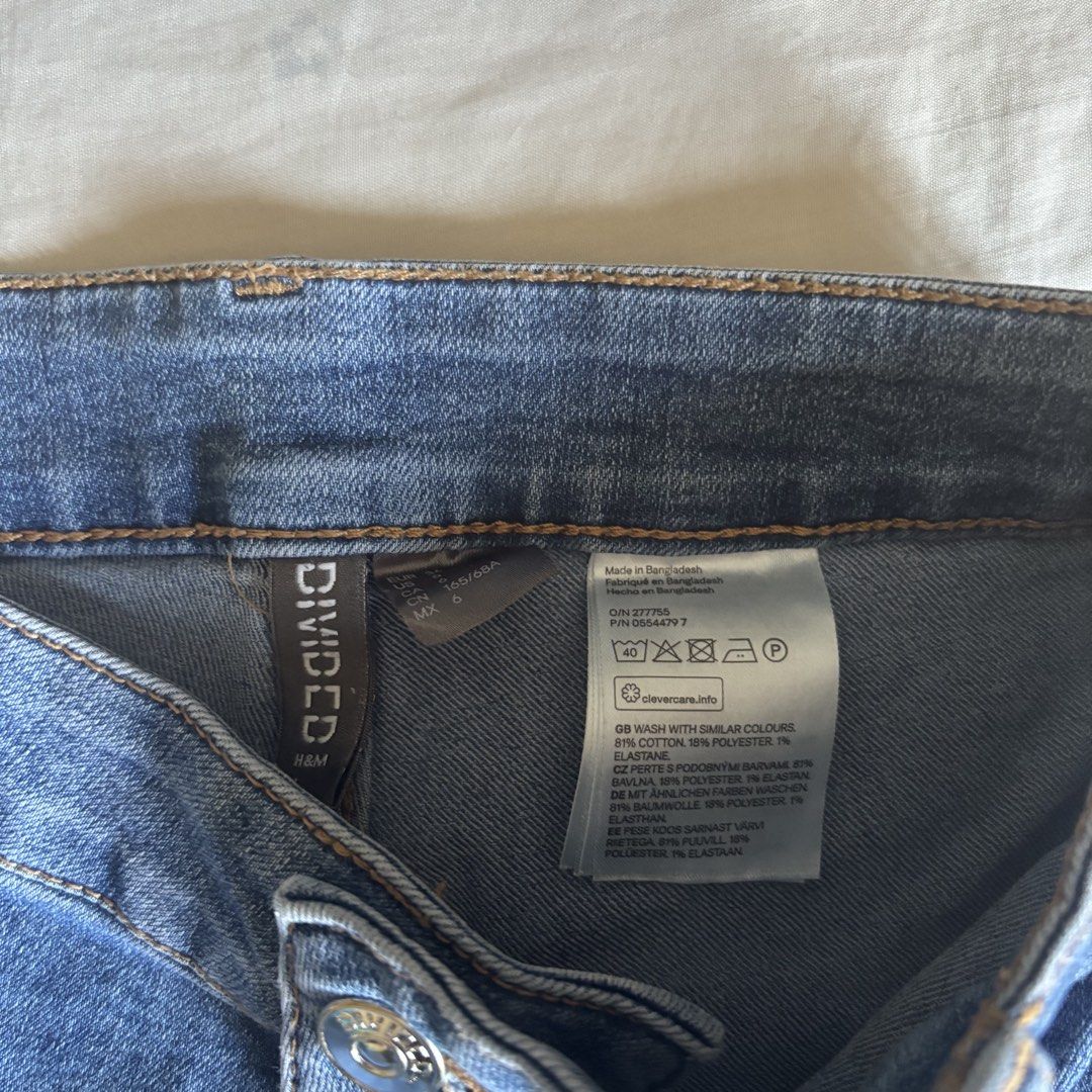 H&M Denim Highwaist Short (Category: Shorts) located in Binan City. Submitted by mypreloved_haul (Listing ID 1463165890, Image 2). Description: Fits 22-24, length 15.