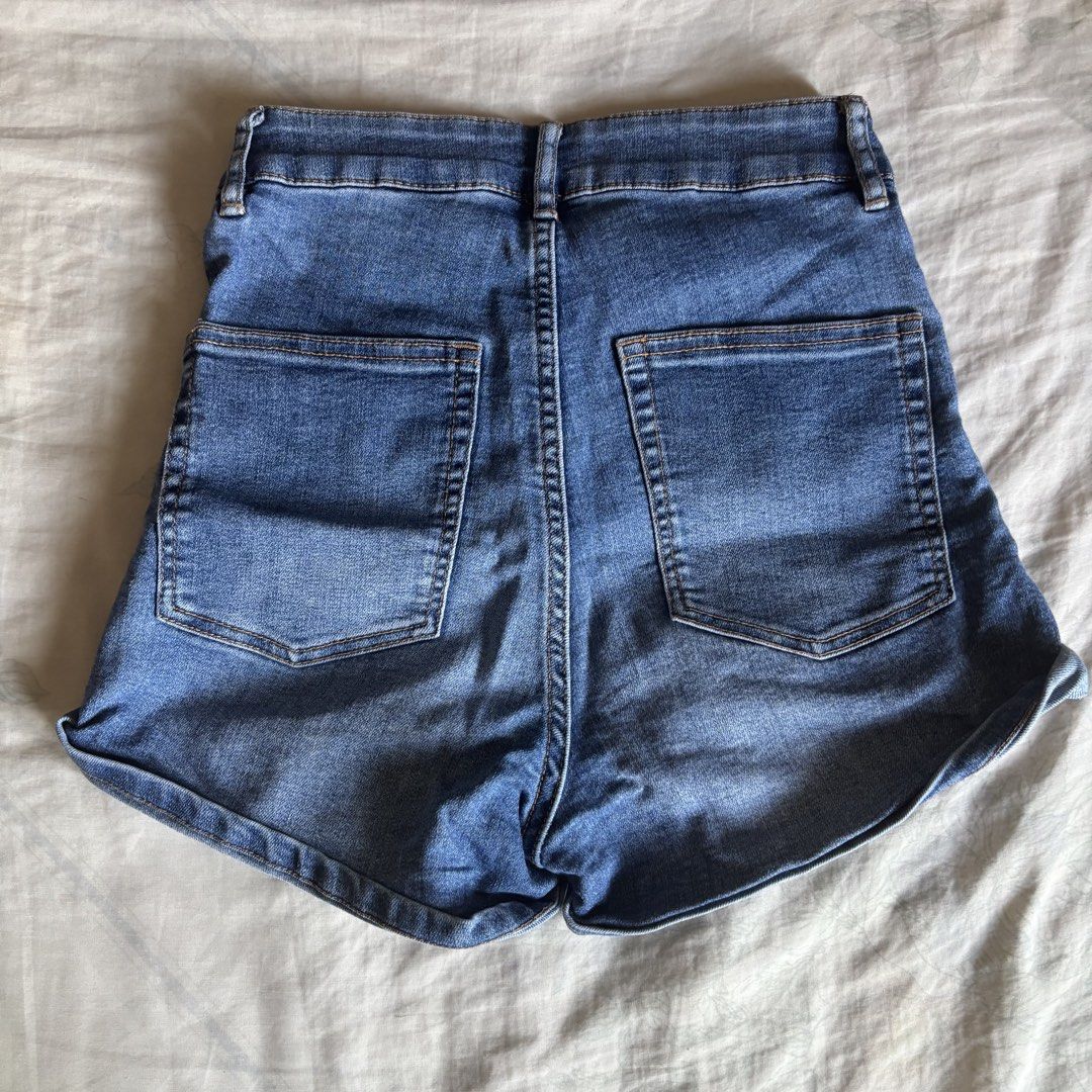 H&M Denim Highwaist Short (Category: Shorts) located in Binan City. Submitted by mypreloved_haul (Listing ID 1463165890, Image 3). Description: Fits 22-24, length 15.