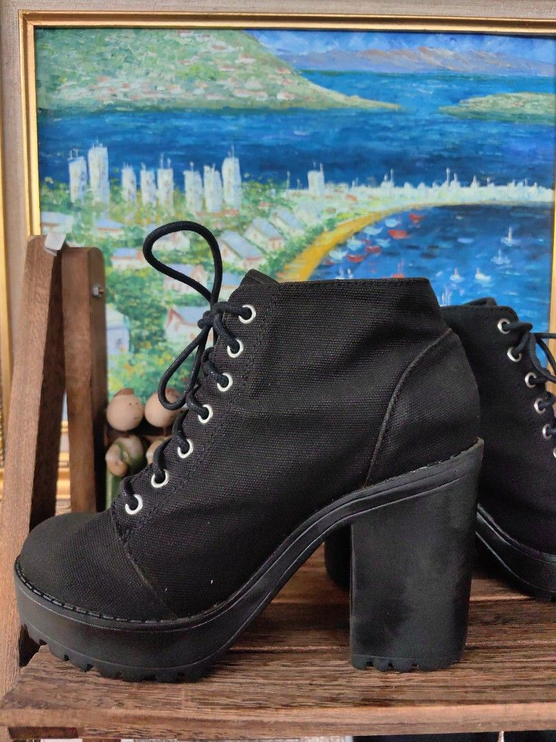 H&M Divided Canvas Platform Boots (Category: Boots) located in Calamba. Submitted by princesspauliney. (Listing ID 1463216999, Image 3). Description: Material: 100% cotton canvas upper with a thermoplastic rubber tread sole Design Features: High chunky block heel, ankle-high shaft, lace-up front with silver eyelets, and a thick lugged platform sole Shoppee check out Jnt direct courier Lalamove pick up Calamba laguna First to pay basis.