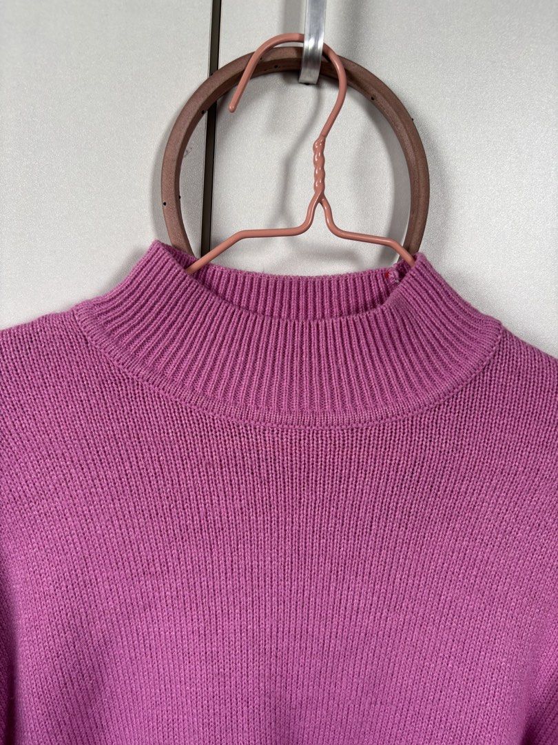 H&M Divided Pink Mock Neck Cropped Sweater (Category: Longsleeves) located in Baguio. Submitted by pinkynj (Listing ID 1463187157, Image 3). Description: - H&M Divided pink mock neck sweater - Cropped fit - Ribbed cuffs and hem - Comfortable knit material - Ideal for layering or wearing solo.