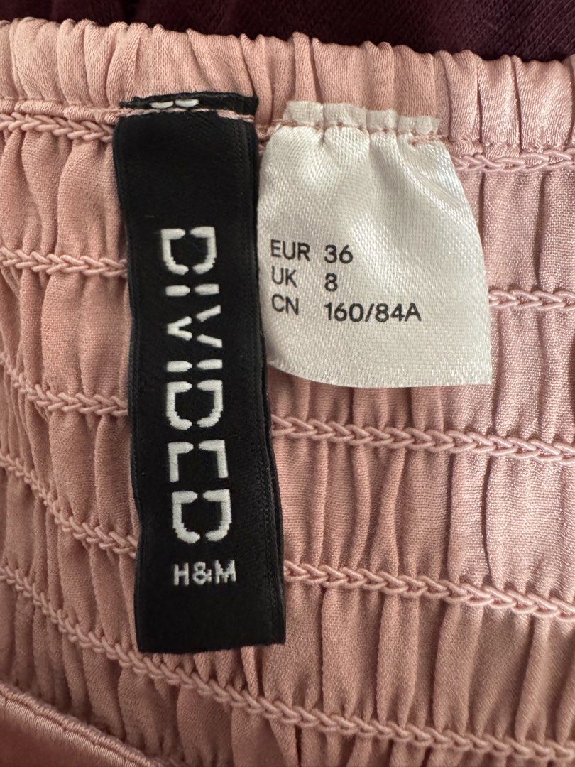 H&M Divided Pink Ruched Square Neck Crop Top (Category: Sleeveless) located in Manila. Submitted by prelovedshopmnl (Listing ID 1463134578, Image 3). Description: - Cute pink crop top from H&M Divided - Features a ruched front and smocked back - Square neckline with puff sleeves - Smocked cuffs - Versatile for pairing with jeans or skirts - Ideal for casual outings or nights out.