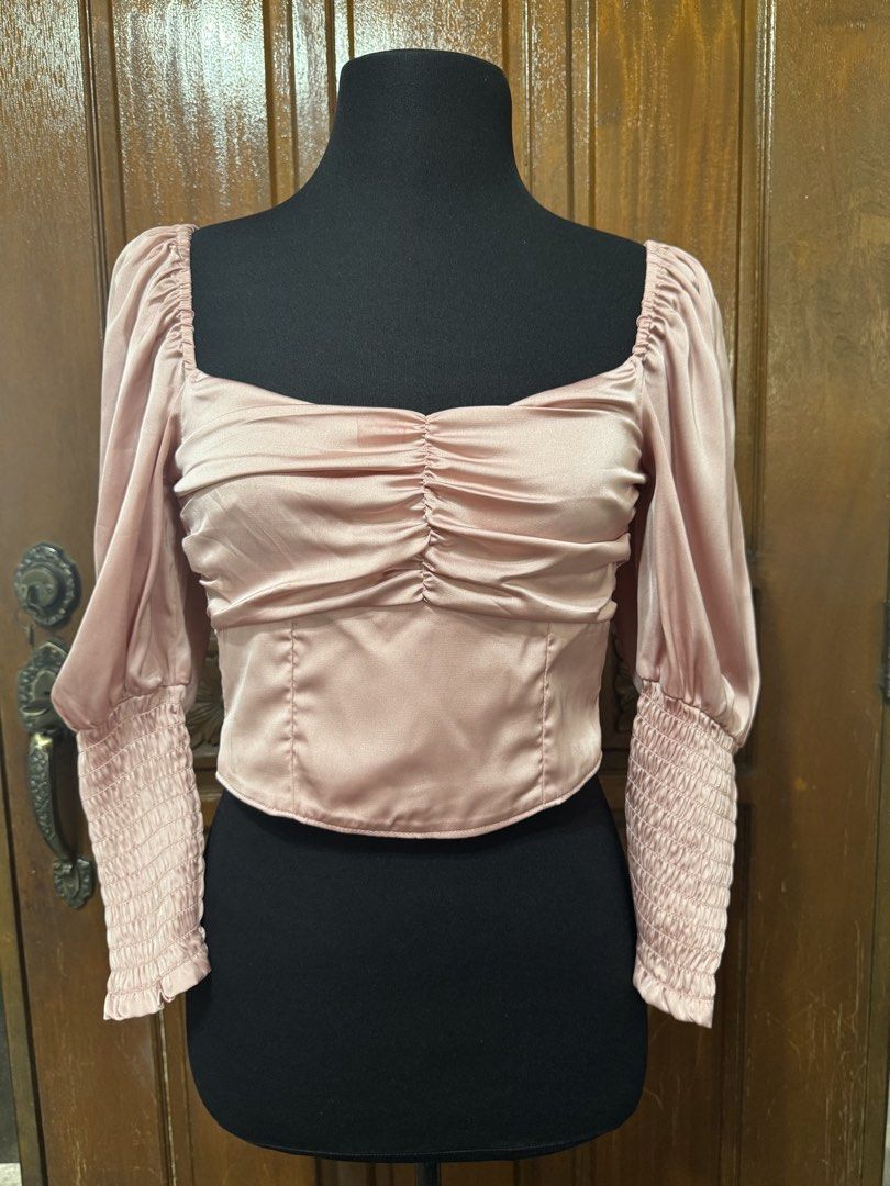 H&M Divided Pink Ruched Square Neck Crop Top (Category: Sleeveless) located in Manila. Submitted by prelovedshopmnl (Listing ID 1463134578, Image 1). Description: - Cute pink crop top from H&M Divided - Features a ruched front and smocked back - Square neckline with puff sleeves - Smocked cuffs - Versatile for pairing with jeans or skirts - Ideal for casual outings or nights out.