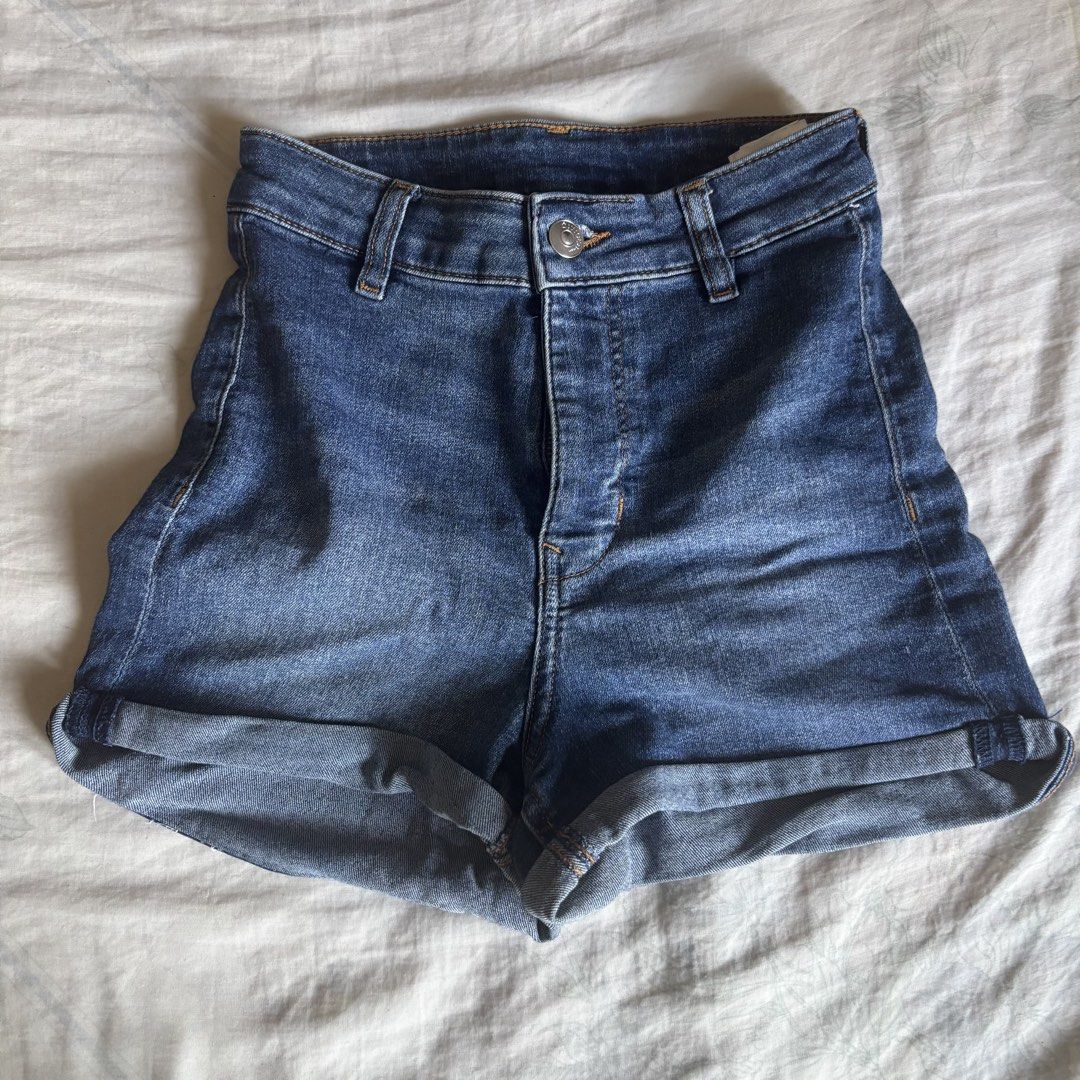 H&M High Waist Denim Short (Category: Shorts) located in Binan City. Submitted by mypreloved_haul (Listing ID 1463165654, Image 1). Description: Fits 22-24, length 14.