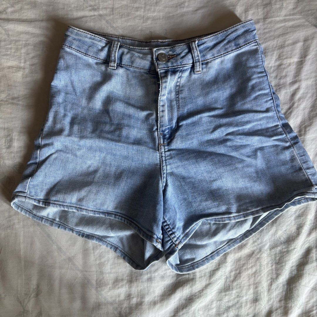 H&M Lightdenim Highwaist Short (Category: Shorts) located in Binan City. Submitted by mypreloved_haul (Listing ID 1463166077, Image 1). Description: Fits 24-25, length 14.