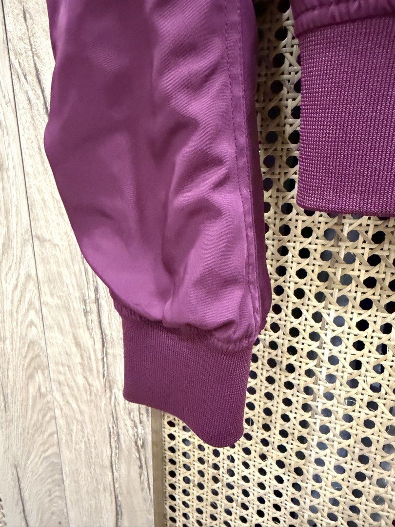 H&M Maroon Bomber Jacket (Category: Coats, Jackets and Outerwear) located in Pasig City. Submitted by jgbeautique (Listing ID 1463265768, Image 3). Description: Seldom used. I got black version of this already which I decide to keep and this to let go. I realized I don’t need two. RFS: decluttering.