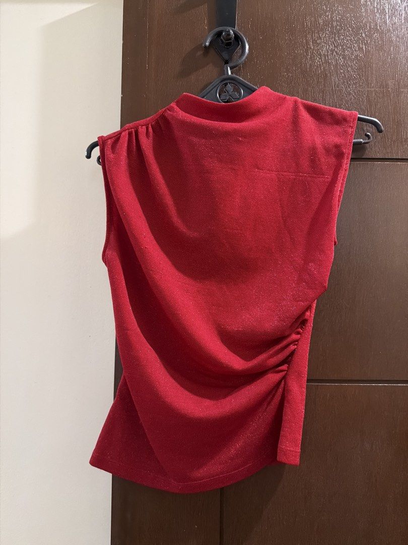 H&M Red Sparkly Top XS (Category: Sleeveless) located in Paranaque City. Submitted by TrendyBoutique.ph (Listing ID 1463151254, Image 1). Description: - Sparkly red top - Brand: H&M - Size: XS - Material: Shimmery, perfect for a subtle sparkle - Occasion: Ideal for parties or a night out - Styling: Easily pairs with jeans or a skirt.