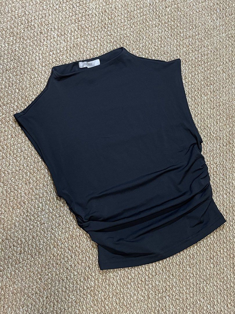 H&M Ruched Mock Neck - XS (Category: Blouses) located in Pasig City. Submitted by miafml-closet-cleanout (Listing ID 1463144401, Image 3). Description: - worn twice - so chic & flattering - fits small frames.