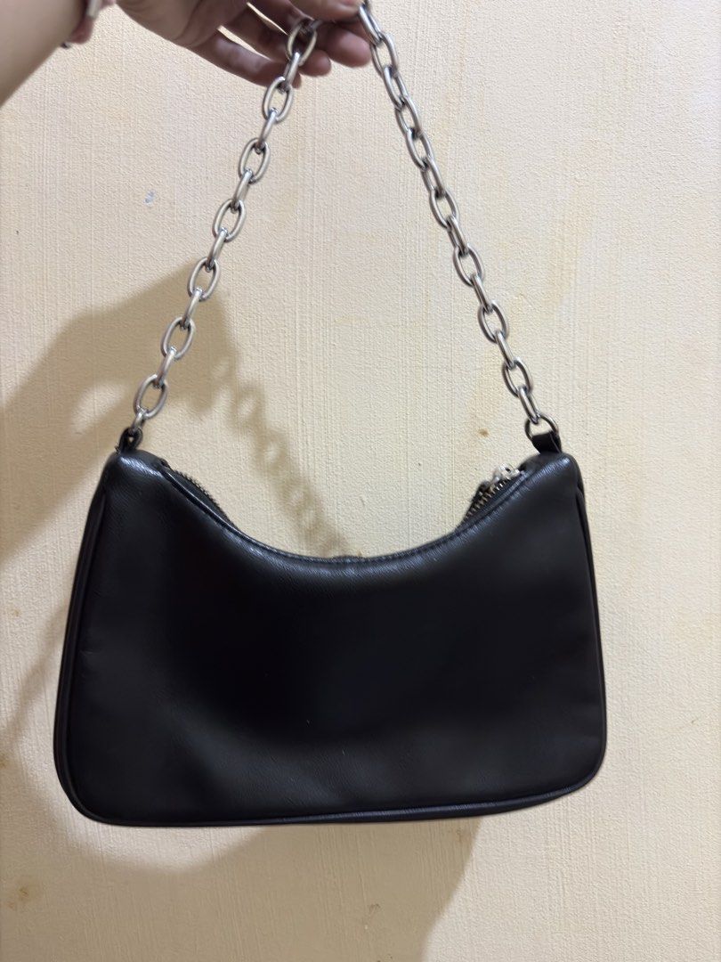 H&M shoulder bag (Category: Shoulder Bags) located in Taguig. Submitted by lilachaze (Listing ID 1463228760, Image 1). Description: .