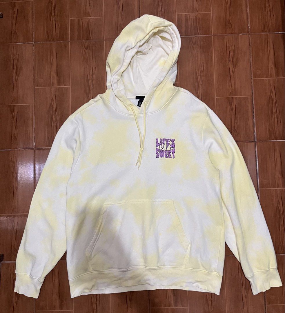 H&M Spongebob Collaboration Hoodie (Category: Hoodies) located in Manila. Submitted by ali.preloved (Listing ID 1463192121, Image 1). Description: H&M Sponebob Collaboration Hoodie - Yellow tie-dye hoodie from H&M - Features a large Spongebob graphic on the back - 'Life's Sweet' text accompanying the graphic - Size: Large (24W x 28 L) - Ideal for casual and everyday wear.