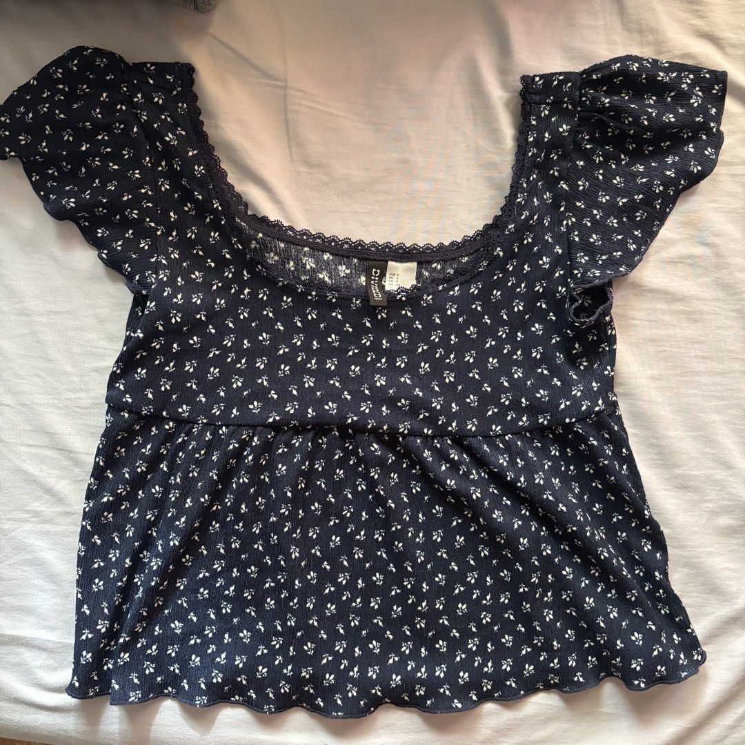 Blue Top (Category: Others Tops) located in Pasig City. Submitted by ariesarchive (Listing ID 1463279220, Image 1). Description: H&M Scoop Neck Dainty Top 🔖 Used thrice only 🖇️ Php 200 only. Original price is Php 599 in store 🖇️ Size S but can fit Medium - Semi Large RFS: need to declutter so bad lol.