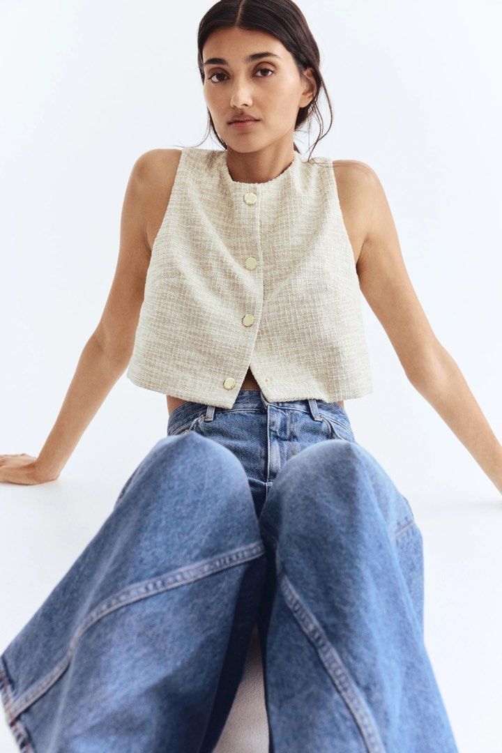 h&m vest top (Category: Blouses) located in Victoria. Submitted by guci.clo (Listing ID 1463135710, Image 2). Description: size: xs.